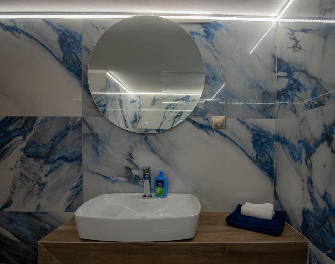 Max Blue Apartment, A Stay Like No Other Piræus Eksteriør billede